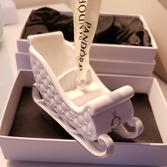 Pandora Sleigh Ornament - Picture 4 of 8